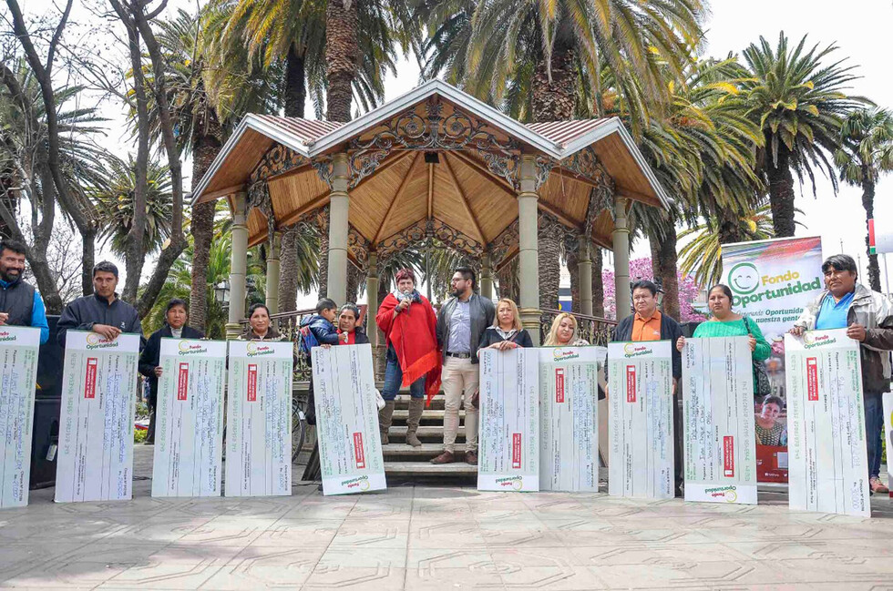 La Gobernación entrega 100 cheques del Fopedt en Tarija