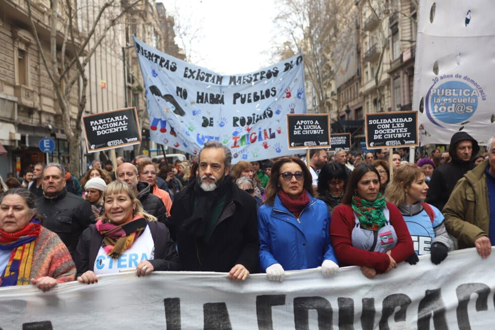 Argentina: maestros luchan por educación pública