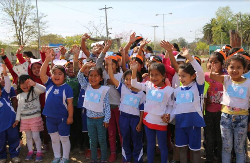 Brigadas de salud dotan a escolares “kits” dentales