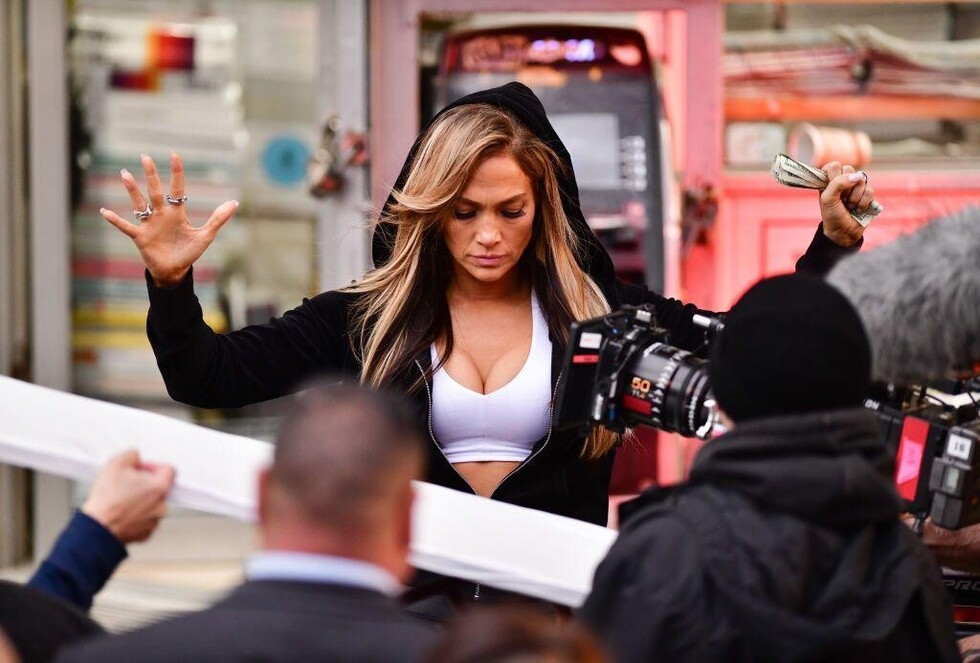 JLo celebró  100 millones  de seguidores