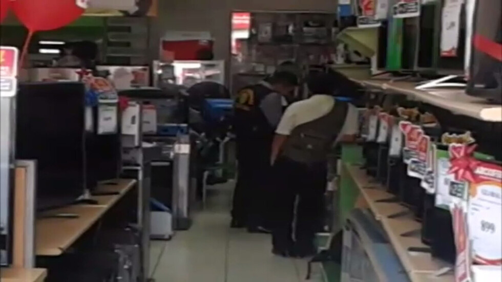 Roban 10 mil bolivianos de una tienda en el mercado Campesino