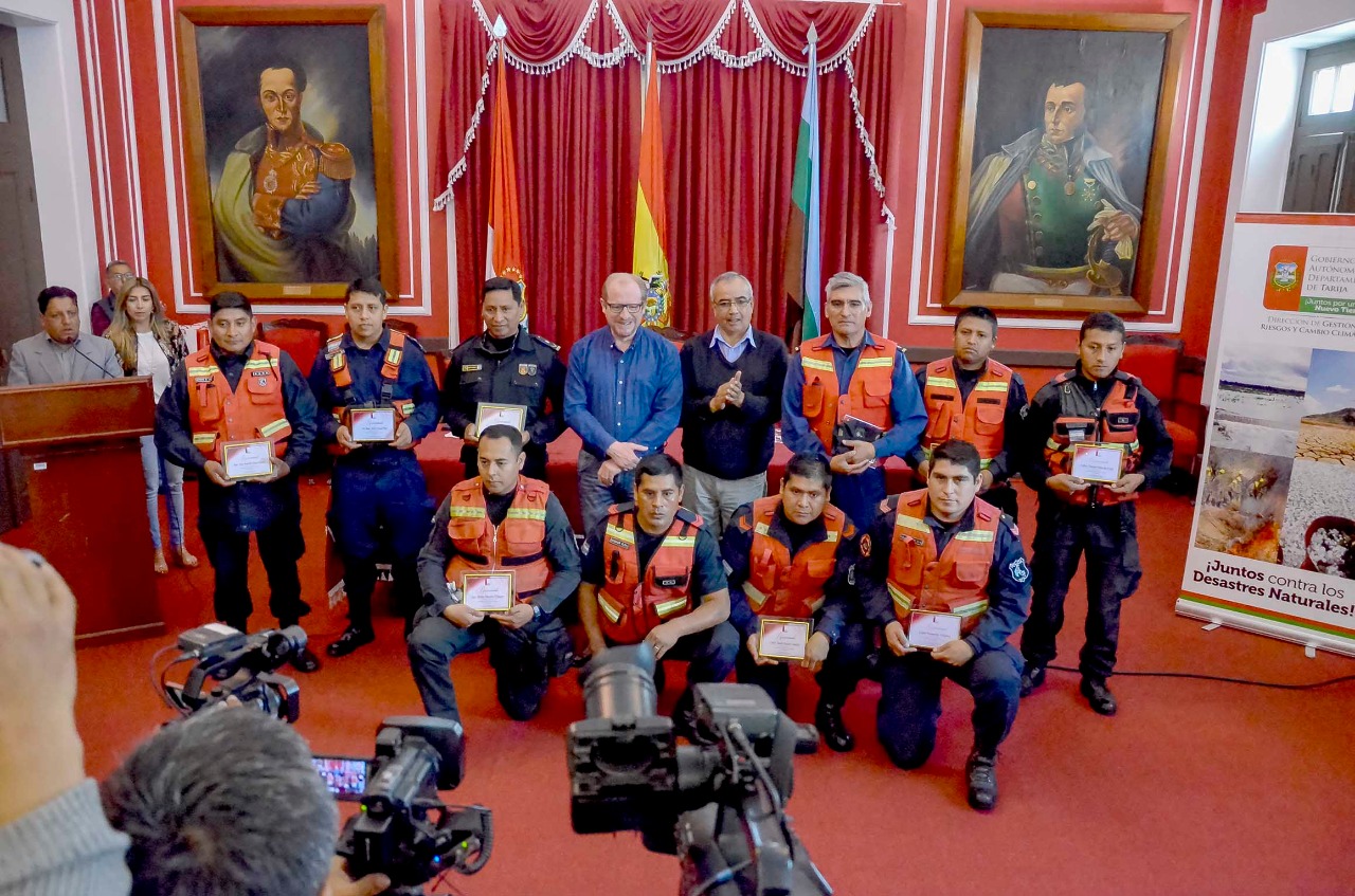 Gobernación de Tarija reconoce a bomberos de Jujuy