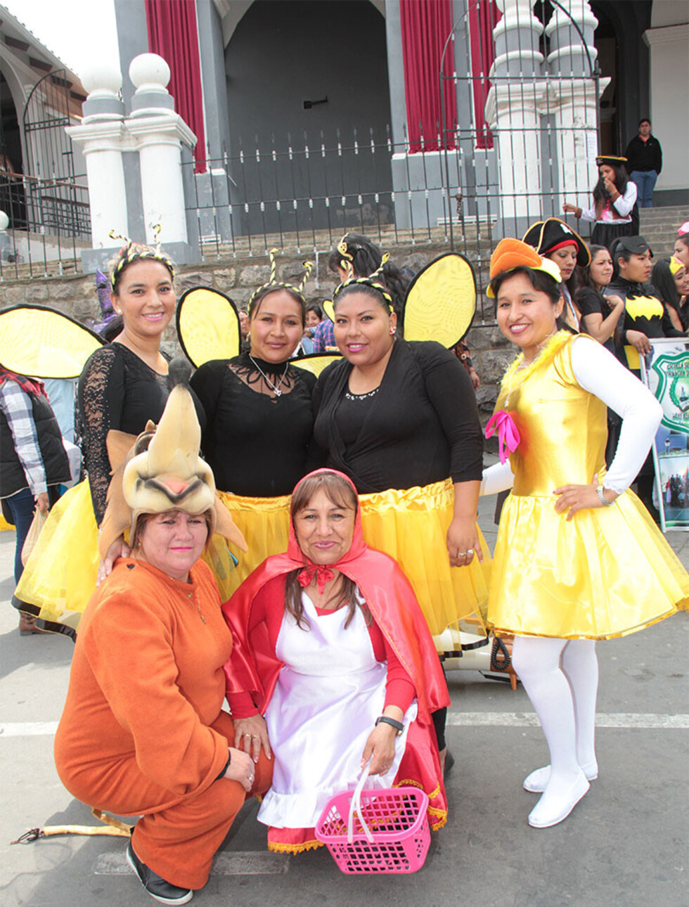 Farándula de  estudiantes y maestras