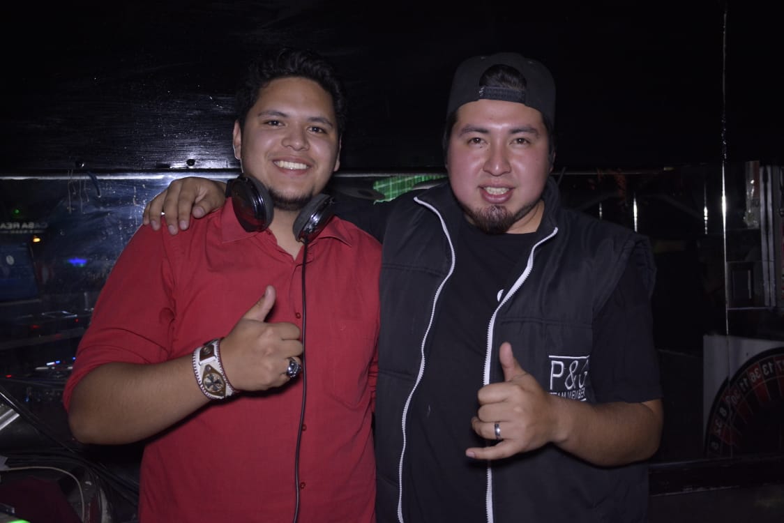 Amistad y baile en la disco