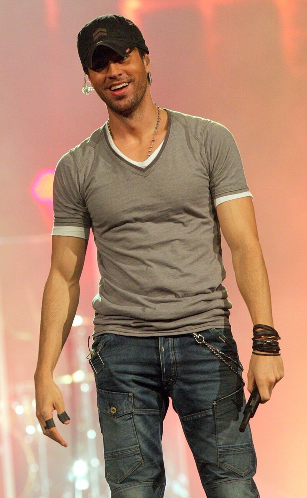 Enrique Iglesias se bajó los pantalones en un concierto