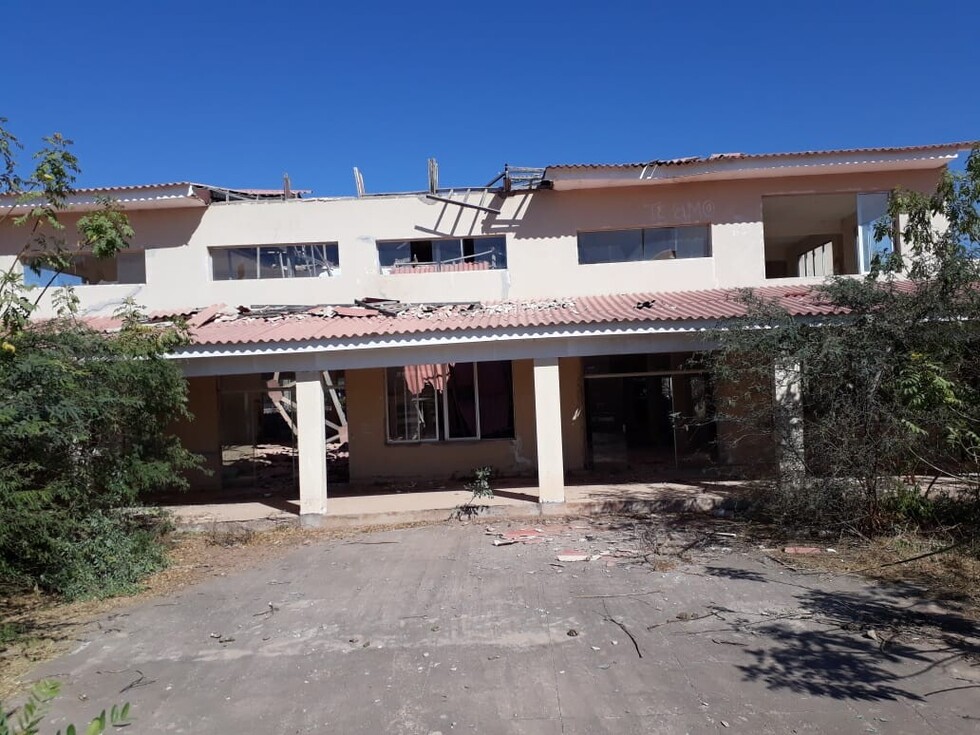 Ruta al Chaco bloqueada: Exigen culminar obra deportiva en Palos Blancos