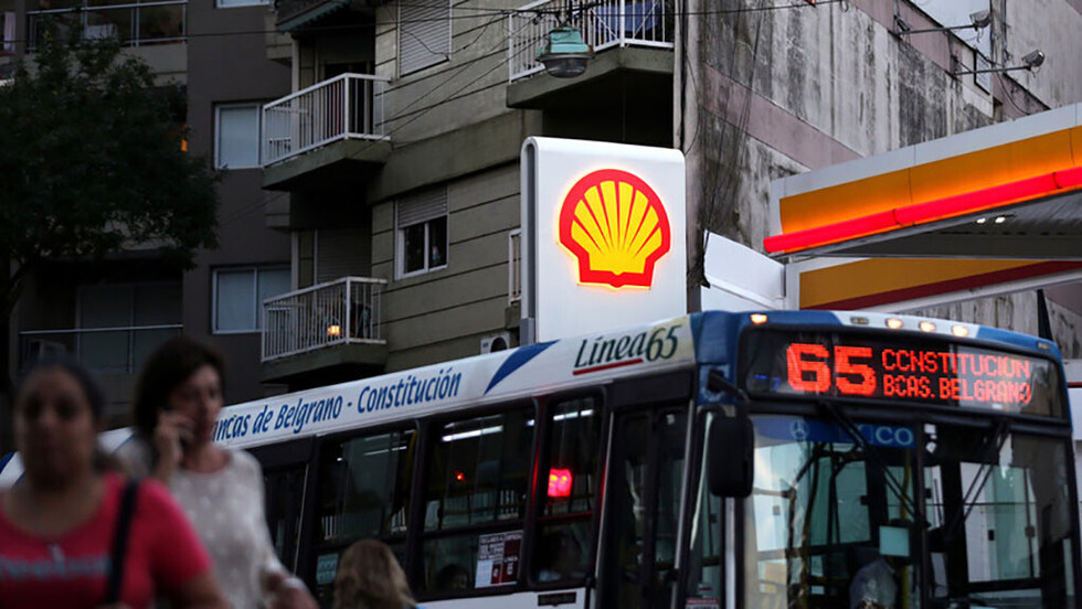 Gobierno argentino autoriza suba del precio de la gasolina