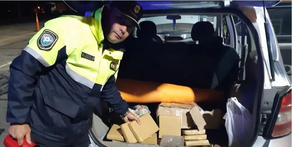 Iban con 20 kg de “yerba” y un niño de 3 años en auto