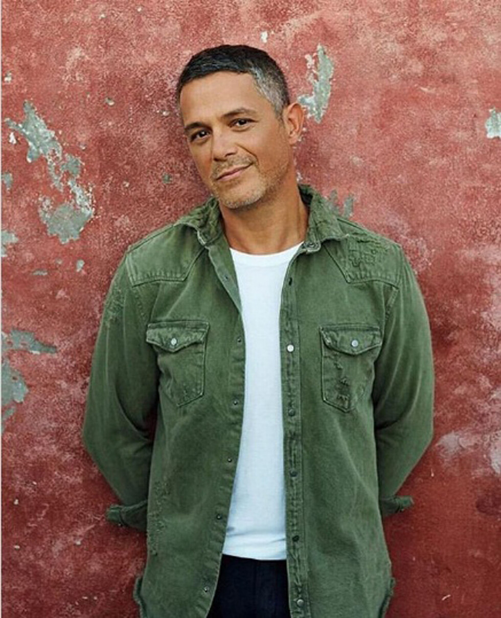 Alejandro Sanz  se considera  un latino