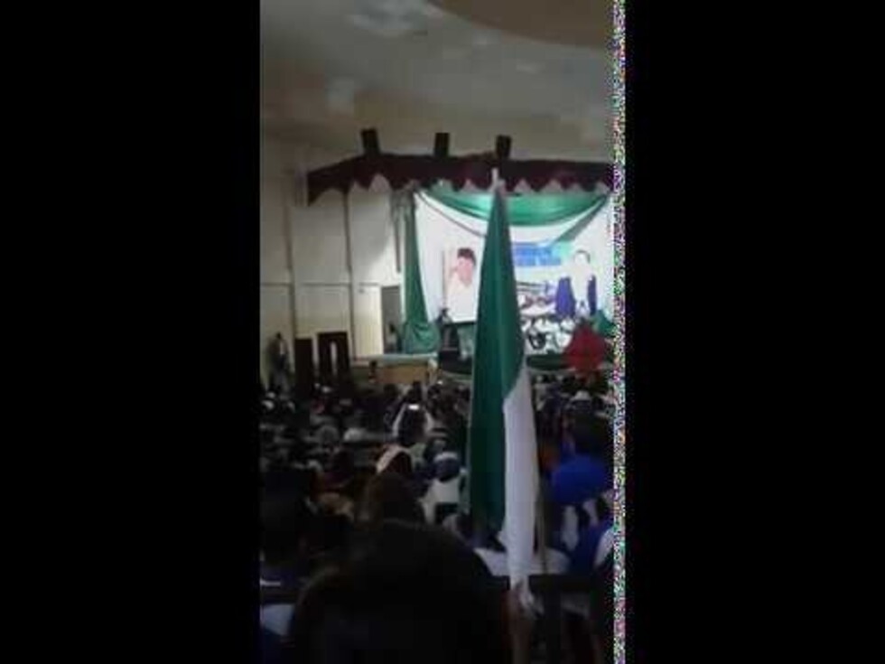 Pese al veto electoral, Vallejos pide el voto para Evo en pleno acto institucional
