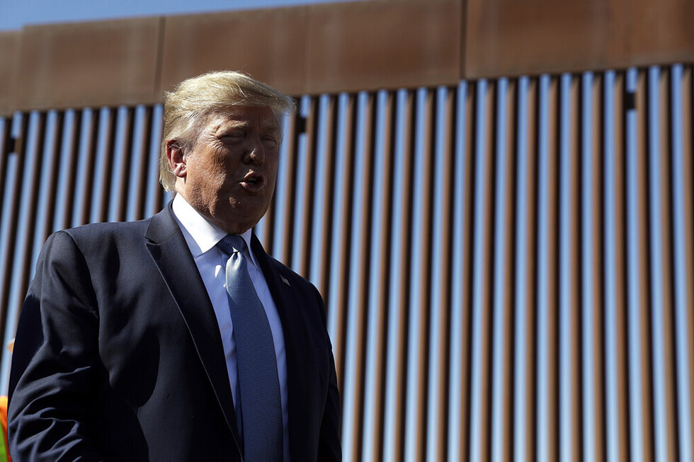Trump visita parte del muro en frontera con México