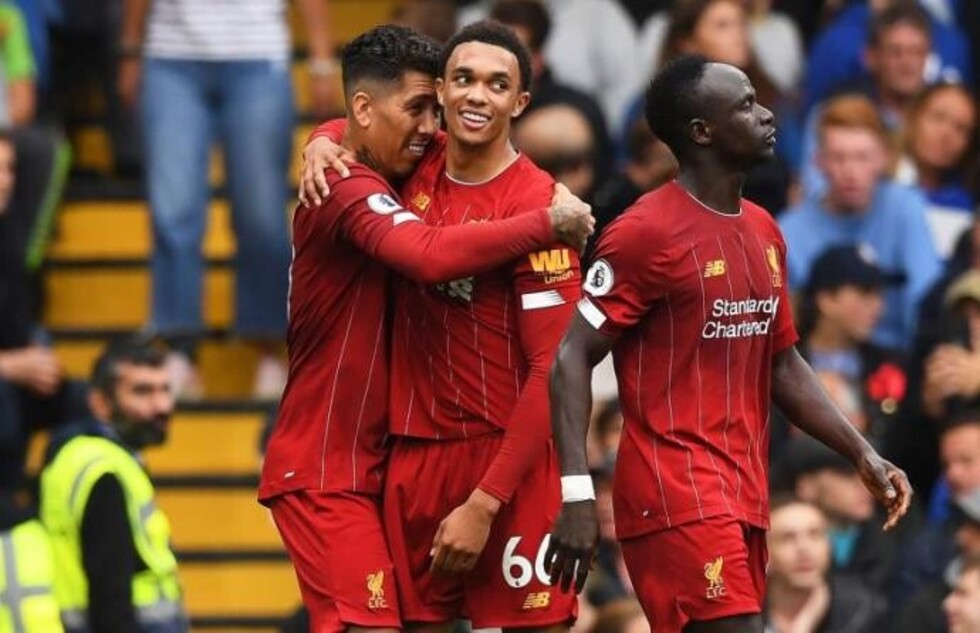 Liverpool gana sufriendo y saca cinco de ventaja