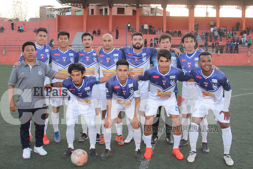 Tres equipos se disparan en la Primera A del fútbol local