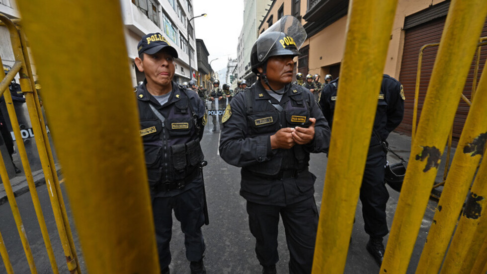 La Policía bloquea entrada al Congreso de Perú tras disolución anunciada por Vizcarra