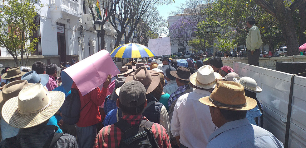 Campesinos mantienen vigilia por las obras