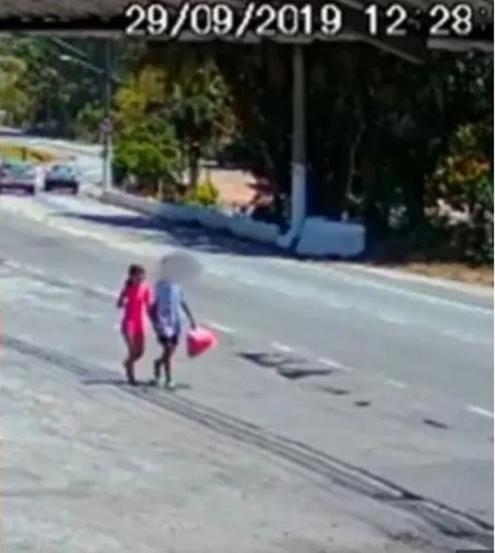 Niño ató a  un árbol a  niña autista  y la mató