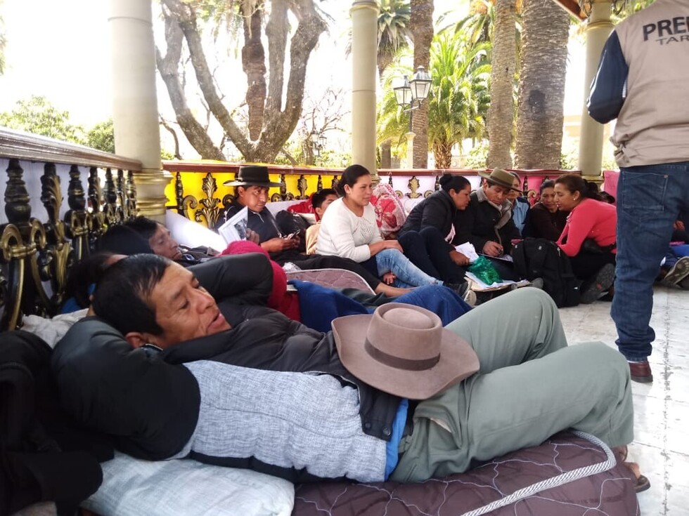 Nueve mujeres se unen a la huelga campesina  de Cercado