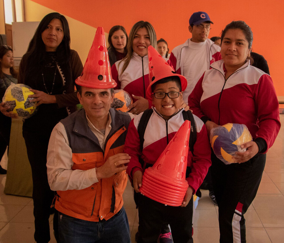 Centros para discapacitados reciben material deportivo