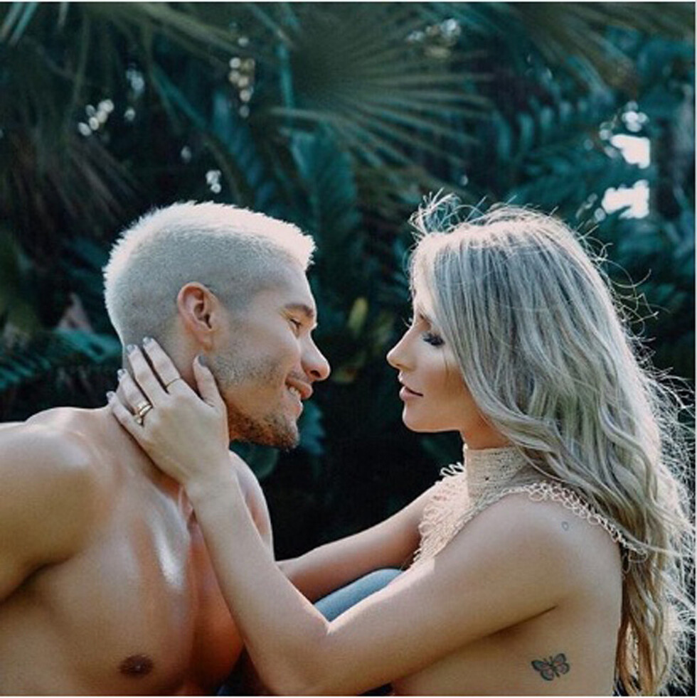 Chyno Miranda fue romántico  con su esposa