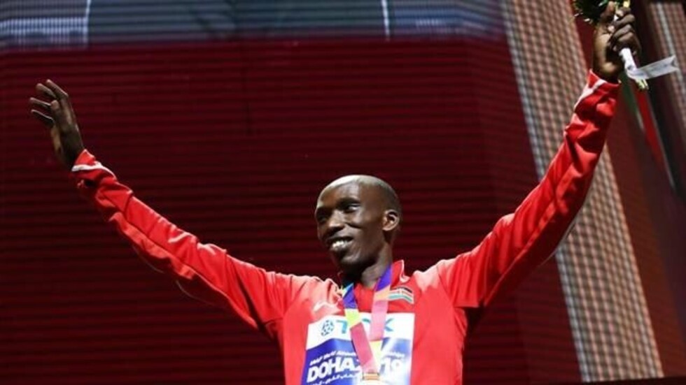 Cheruiyot se luce en la Clausura de los Mundiales de Atletismo