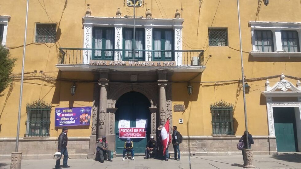 Protestas se radicalizan en Potosí en el tercer día de paro indefinido