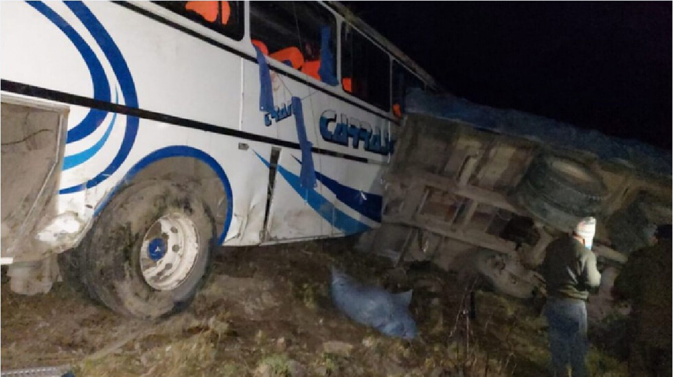 Colisión en vía Cochabamba – Santa Cruz deja 2 muertos