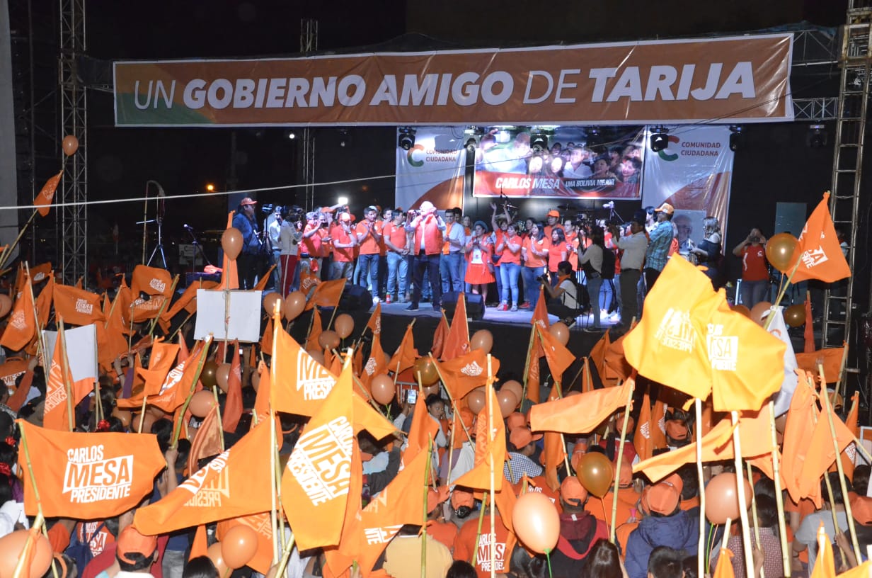 Mesa cierra su campaña en Tarija pidiendo “voto útil” contra el MAS