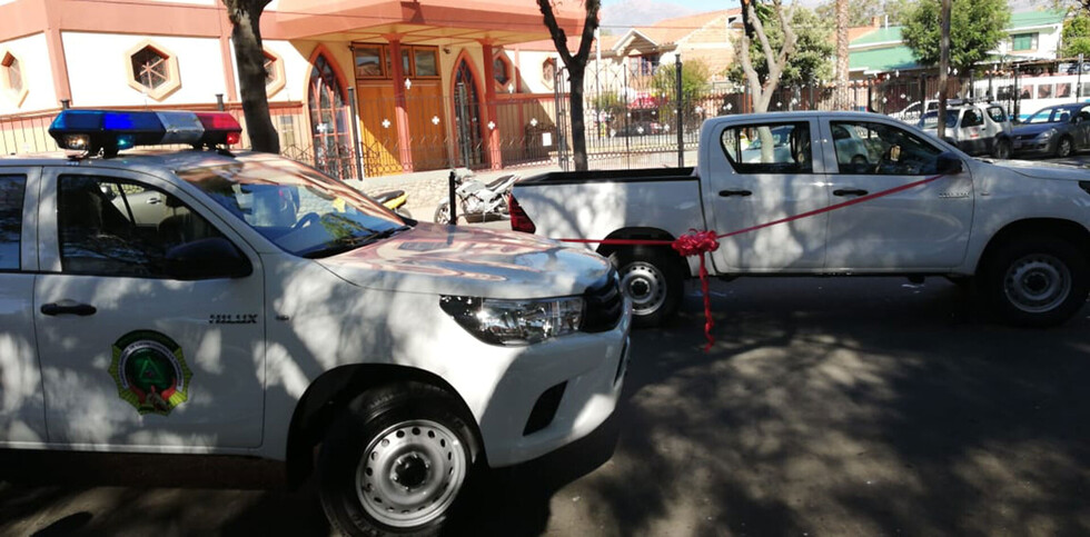 La Alcaldía entrega dos camionetas a la FELCV