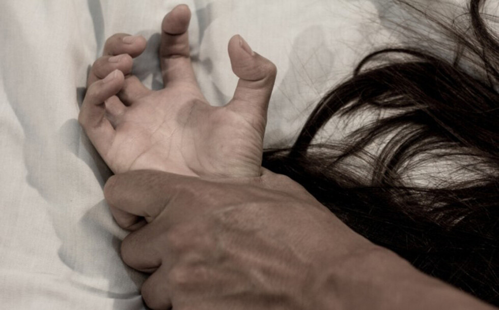 Ordenan aprehender a joven por violar a menor