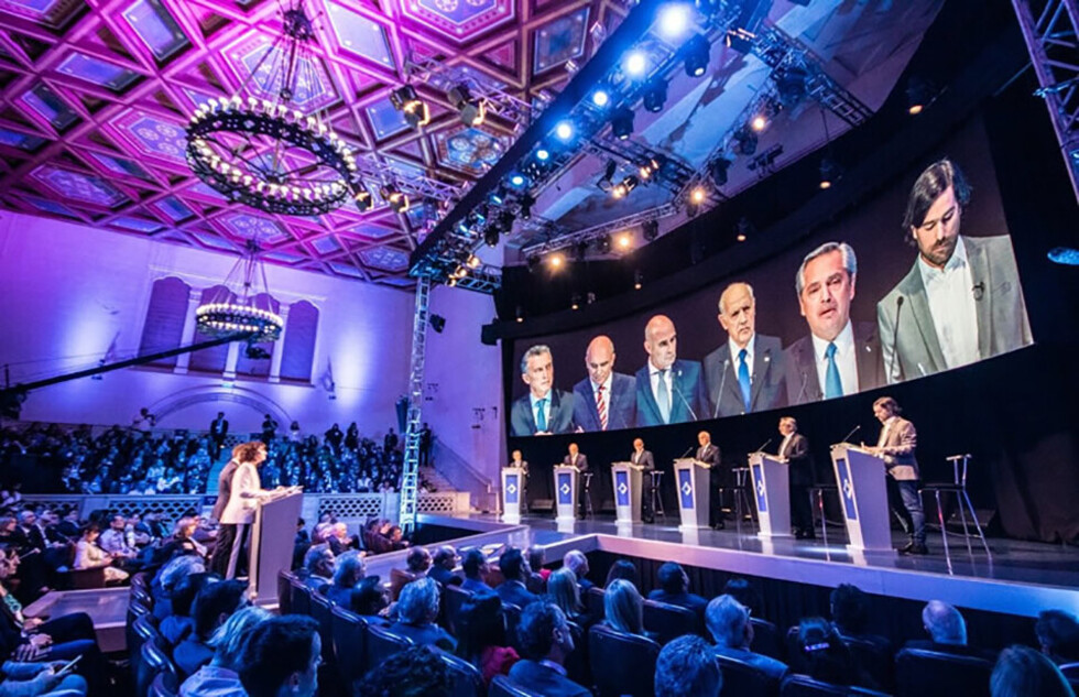 A días de debate, campaña electoral late en Argentina