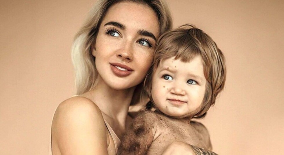 Influencer mostró a su hijo enfermo