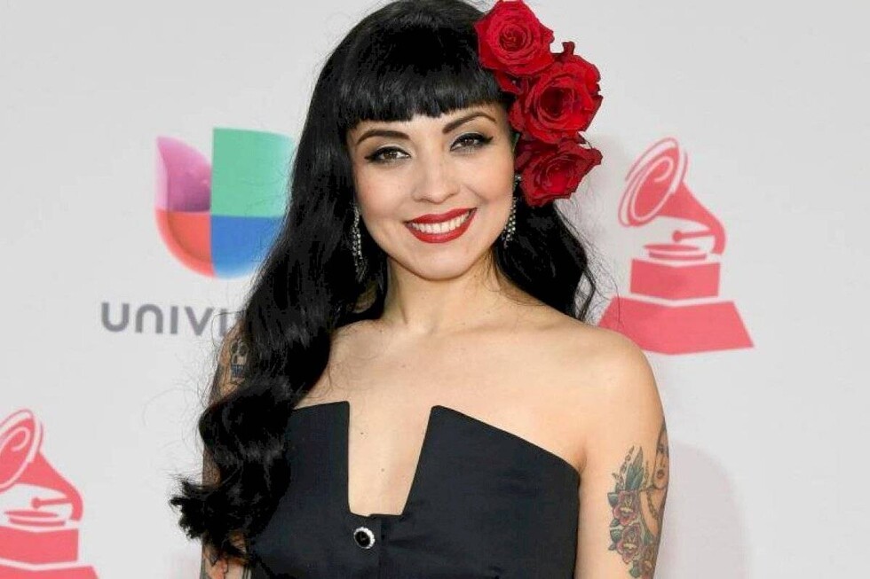 Mon Laferte  envió mensaje  a Piñera