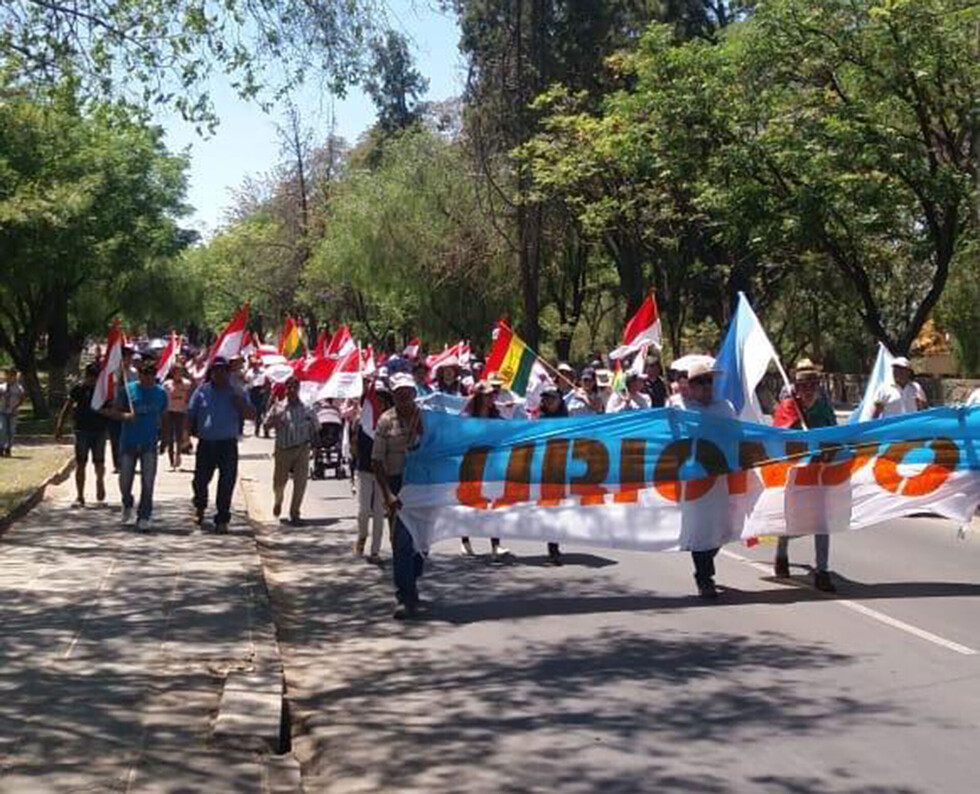 Tarija resiste el cuarto día de paro con bloqueos y marcha