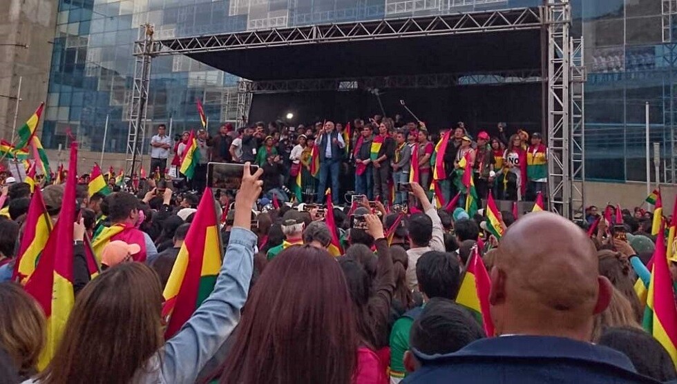 Mesa en el Cabildo. “¡O voy preso o voy a la Presidencia!”