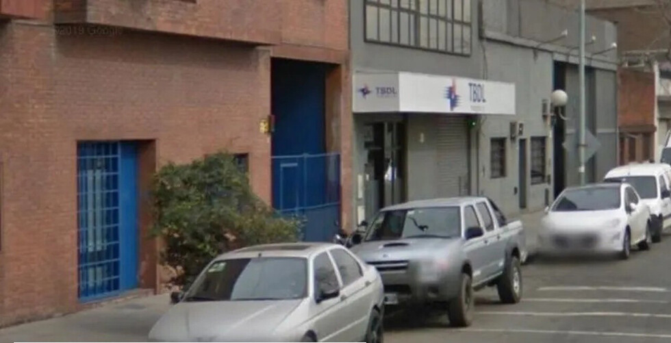 Falso policía asaltó y disparó a empleados