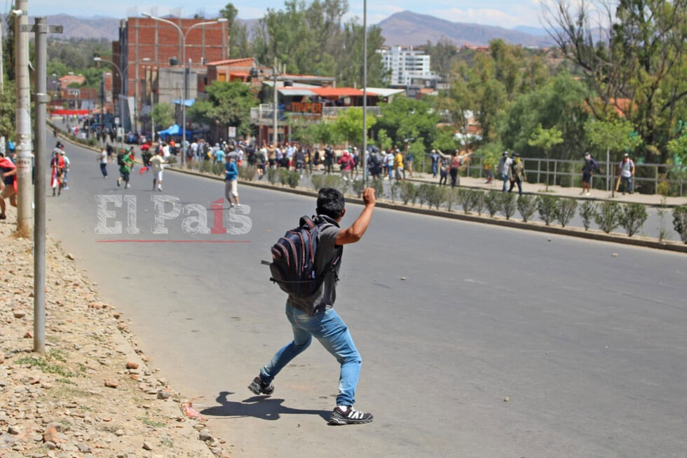 Caravana y enfrentamientos marcaron el sexto día de paro