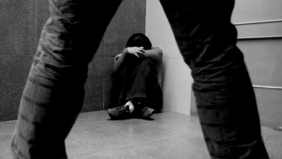 Violó y dejó embarazada a su vecina de 12 años