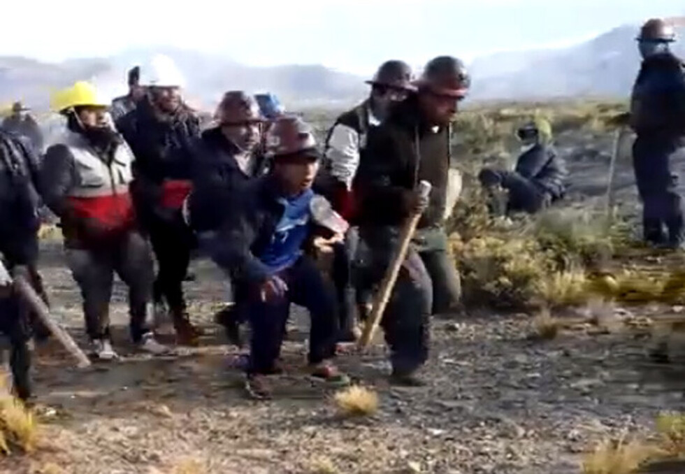 Reportan violento ataque a caravana de mineros y niegan un muerto en Challapata