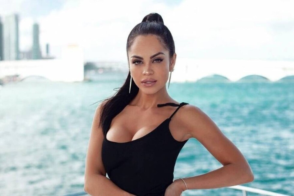 Natti Natasha  cautiva a sus  fans con selfie