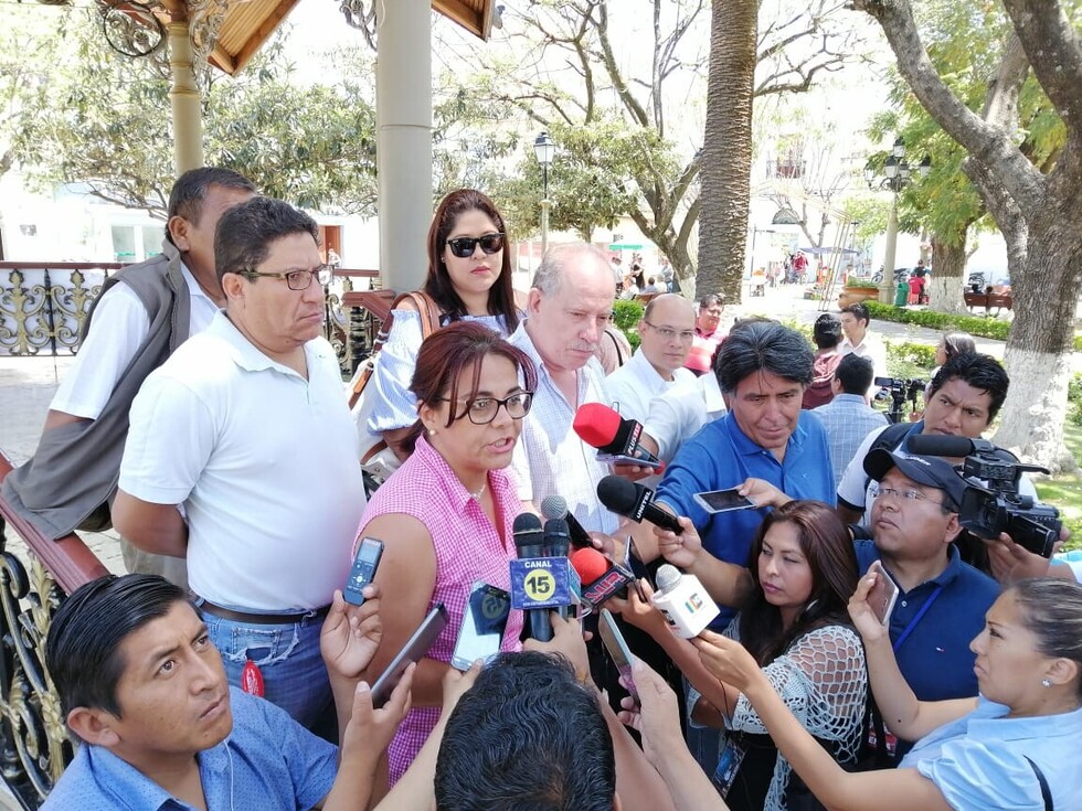 Los políticos piden sucesión rápida para pacificar el país