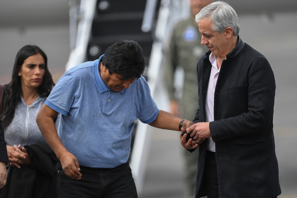 Evo llega a México: "Seguimos haciendo política"
