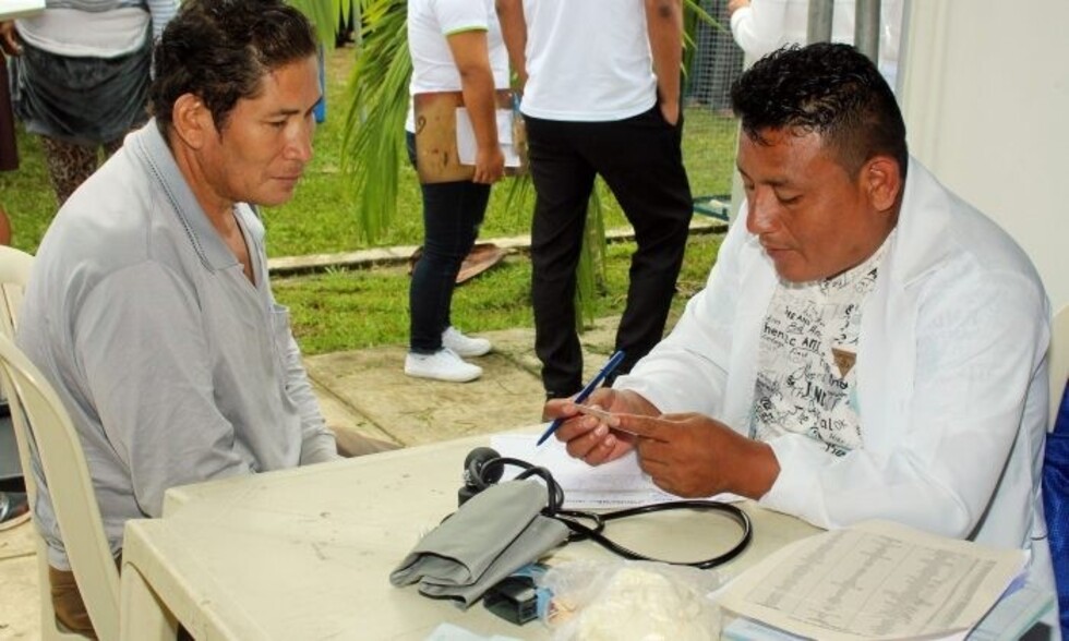 Médicos de Bolivia suspenden paro médico