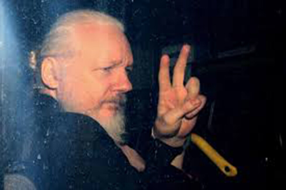 Eurodiputados rechazan la extradición de Assange