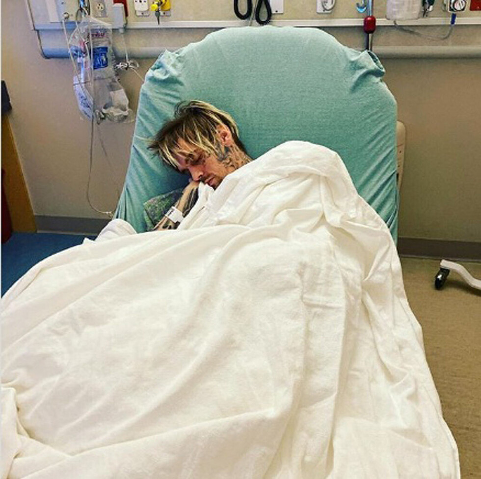 Aaron Carter  reveló que está hospitalizado