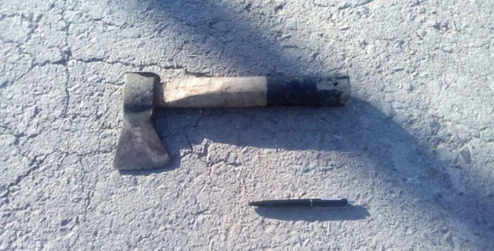 Atacó a su ex con un hacha y le cortó la oreja