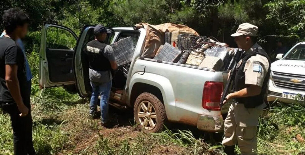 Narcos abandonan camión con 2 tn de marihuana