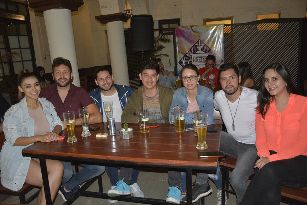 Rock en vivo con la banda  Motel Groove