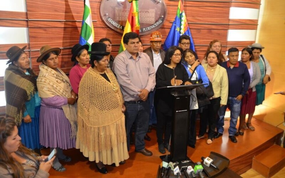 Presidenta del Senado: "Hermanos pacifiquemos el país, depongamos posiciones"