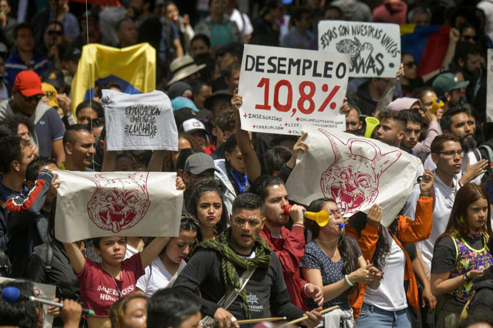 Boca de urna da victoria a Lacalle Pou en Uruguay