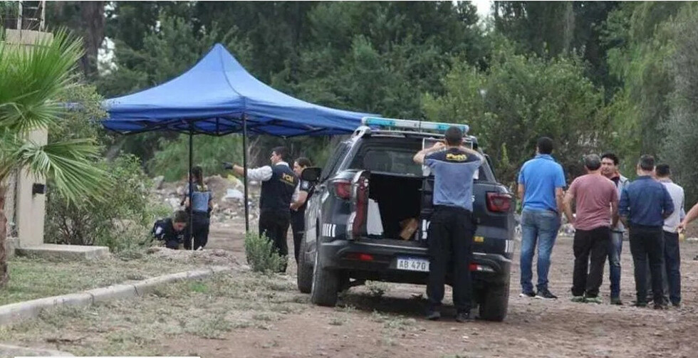 Hallan a hombre asesinado a golpes en un descampado